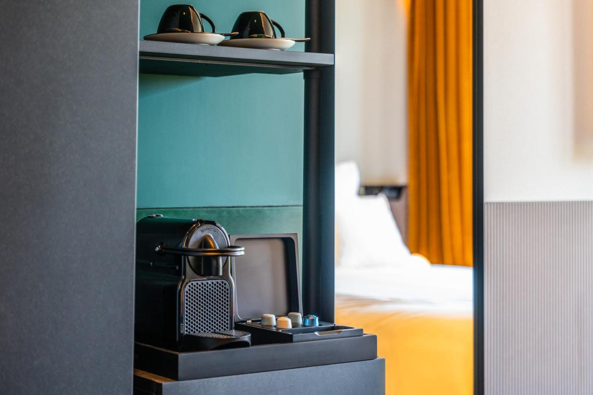 Tribe Paris Clichy Hotel Екстериор снимка