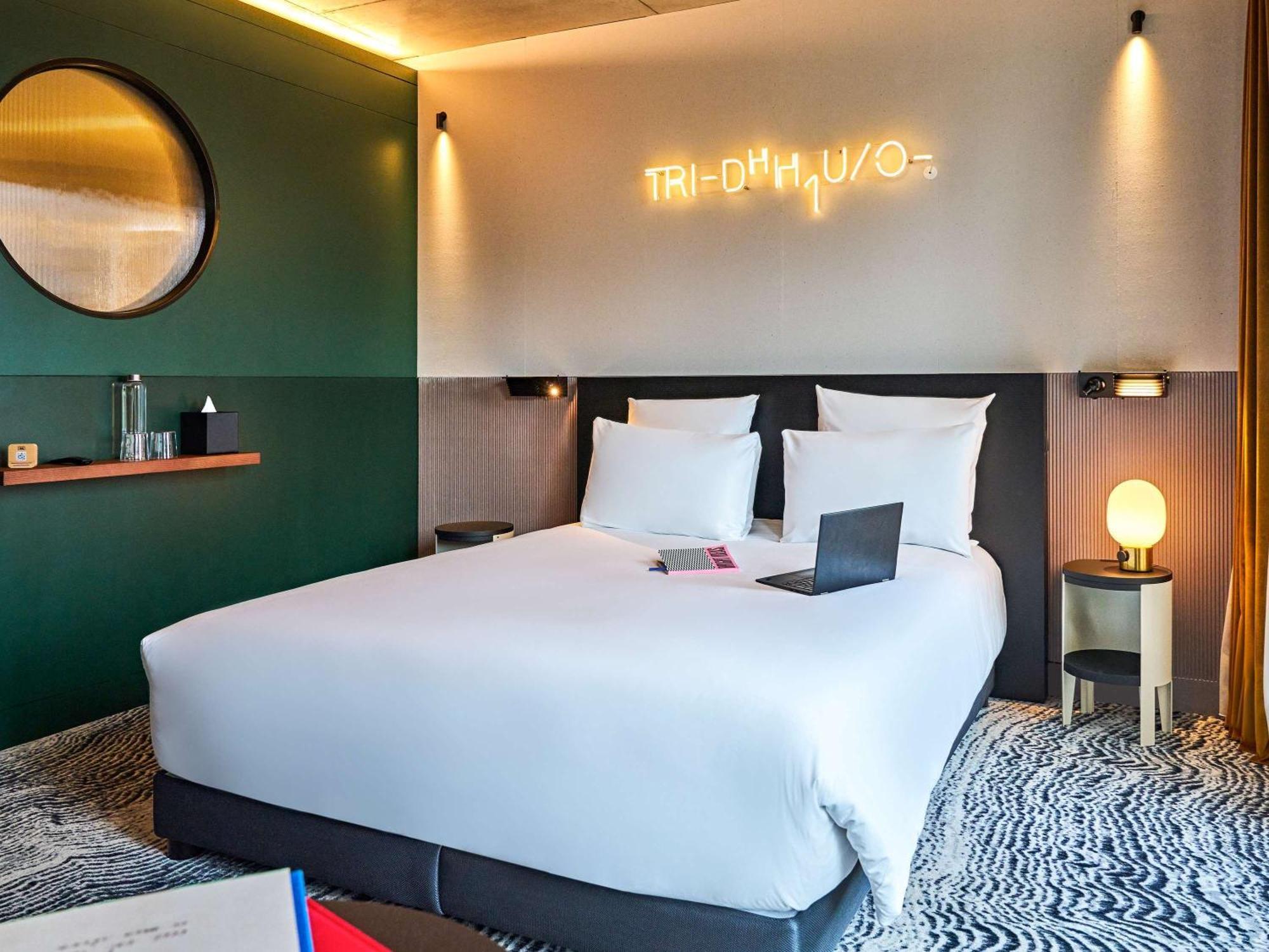 Tribe Paris Clichy Hotel Екстериор снимка