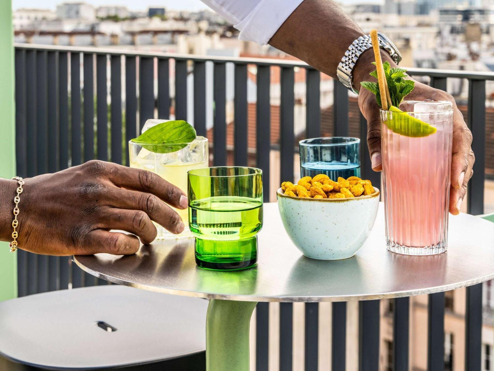 Tribe Paris Clichy Hotel Екстериор снимка
