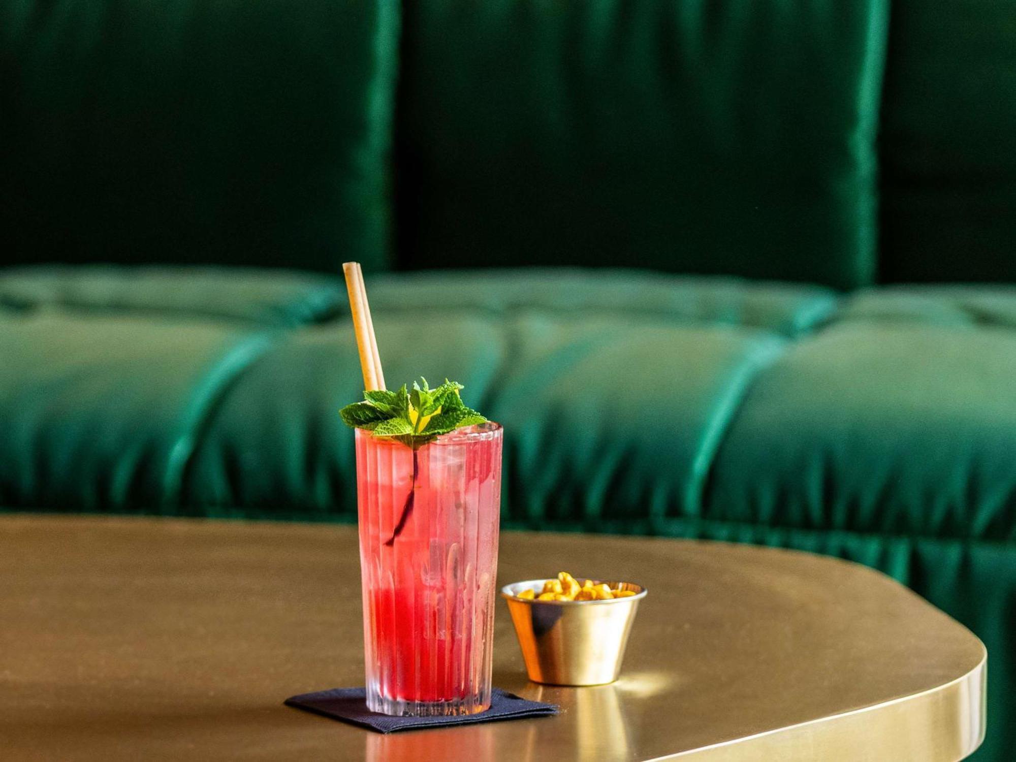 Tribe Paris Clichy Hotel Екстериор снимка