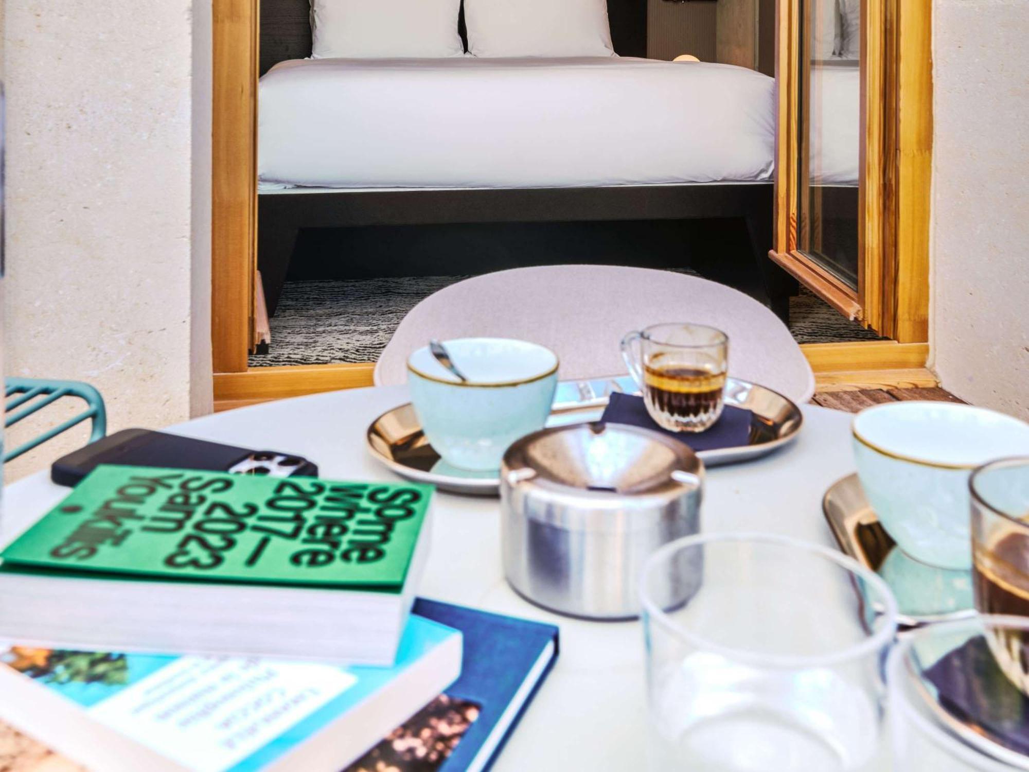 Tribe Paris Clichy Hotel Екстериор снимка