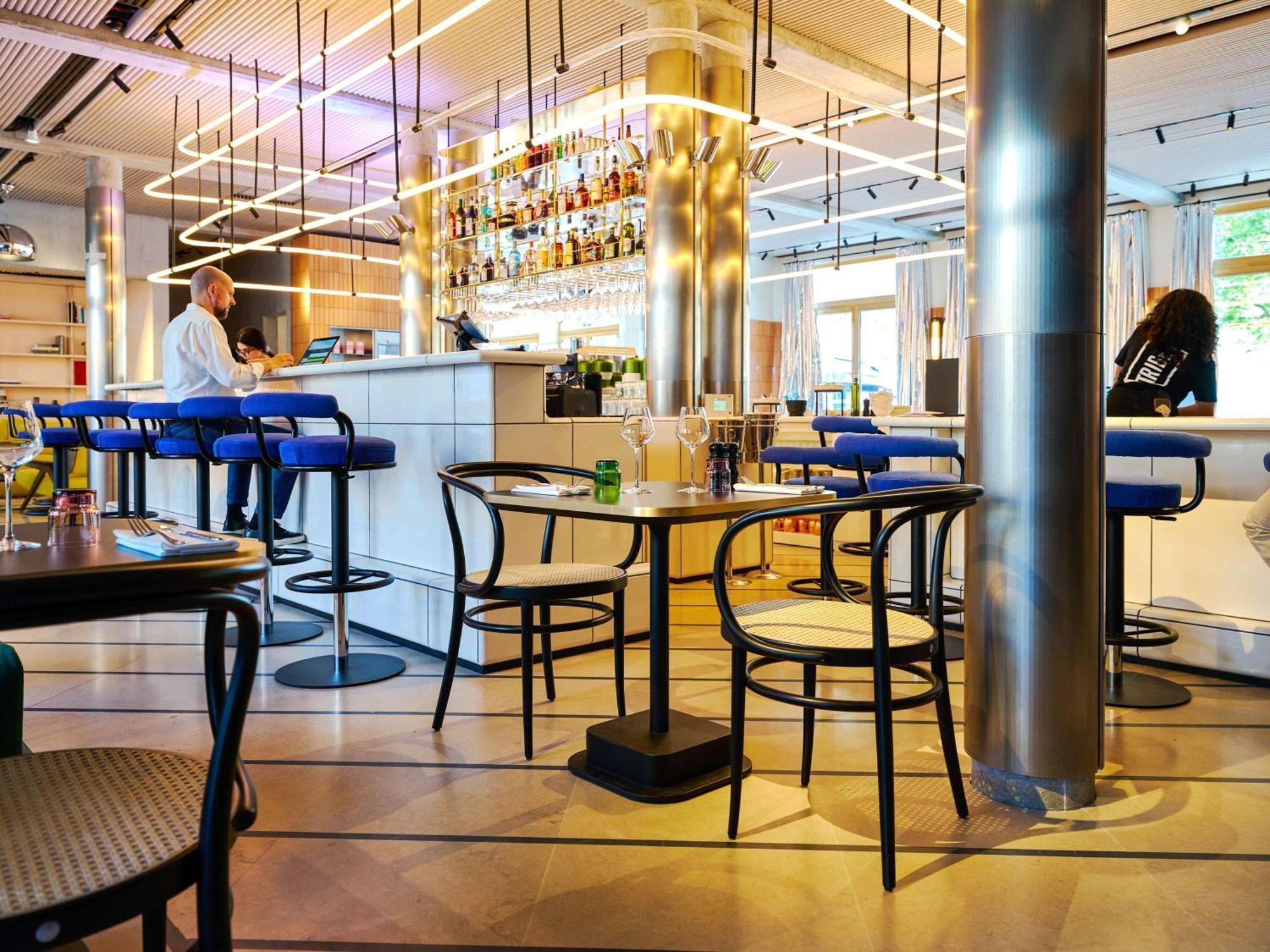 Tribe Paris Clichy Hotel Екстериор снимка