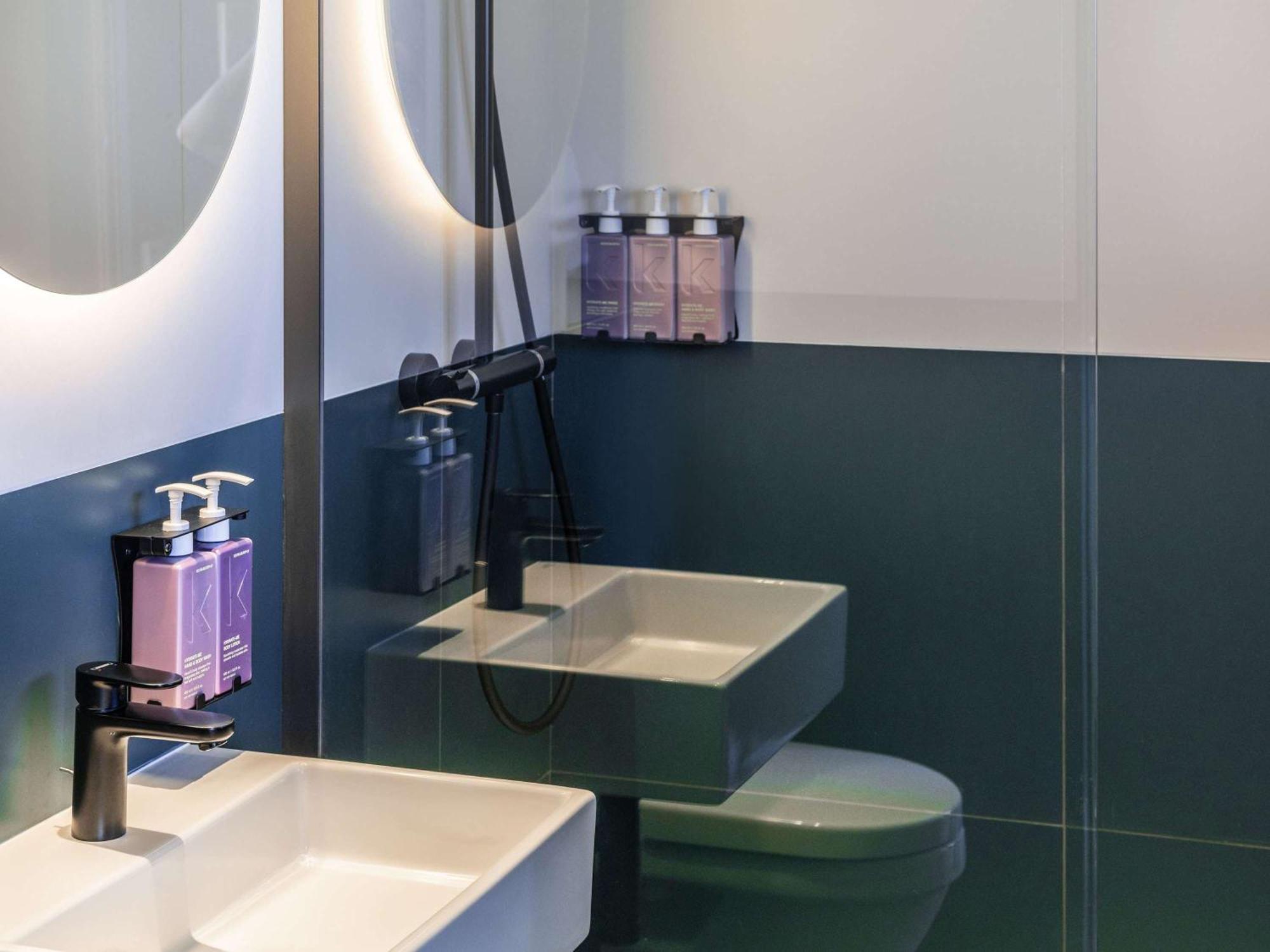 Tribe Paris Clichy Hotel Екстериор снимка