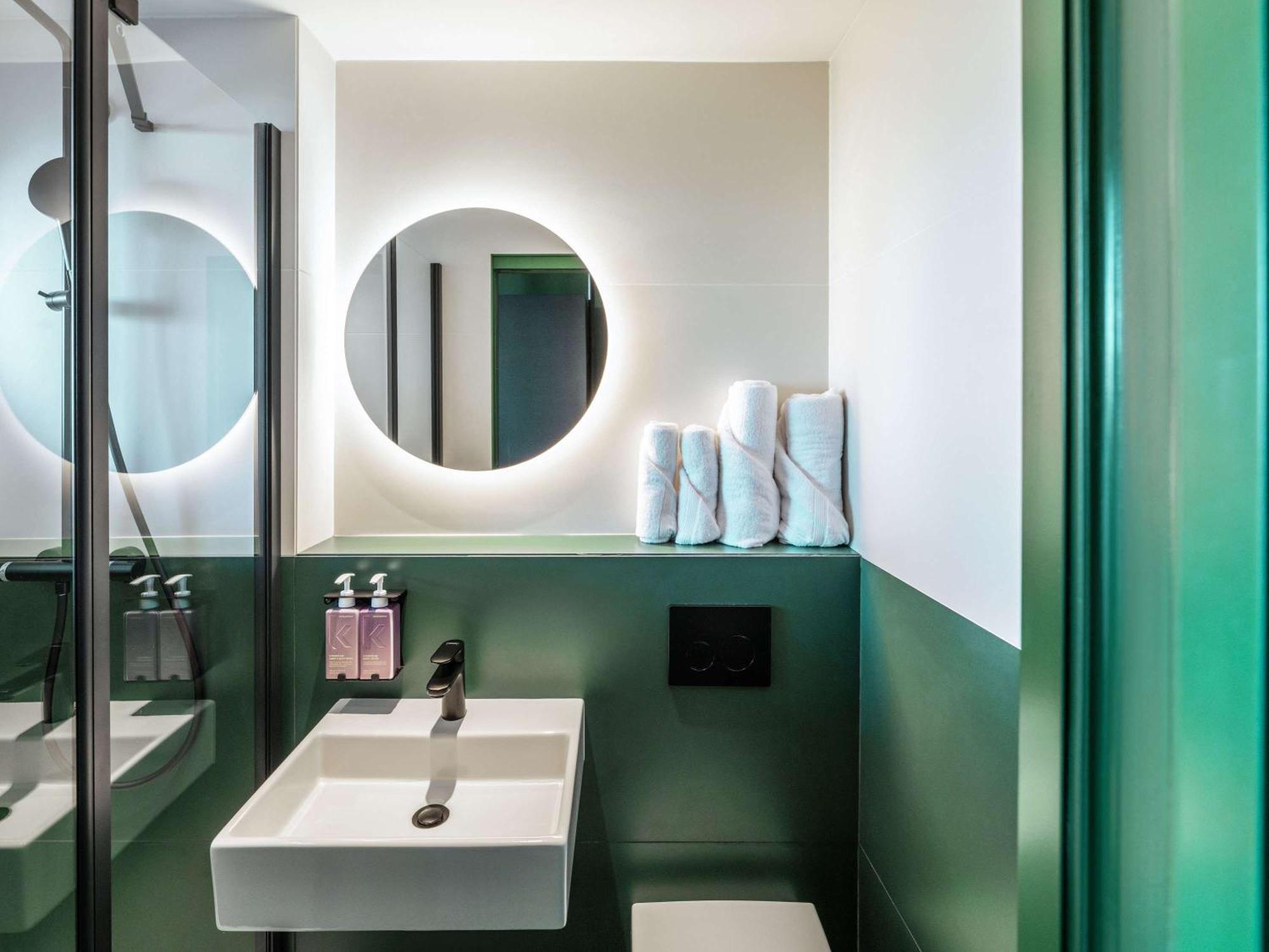 Tribe Paris Clichy Hotel Екстериор снимка