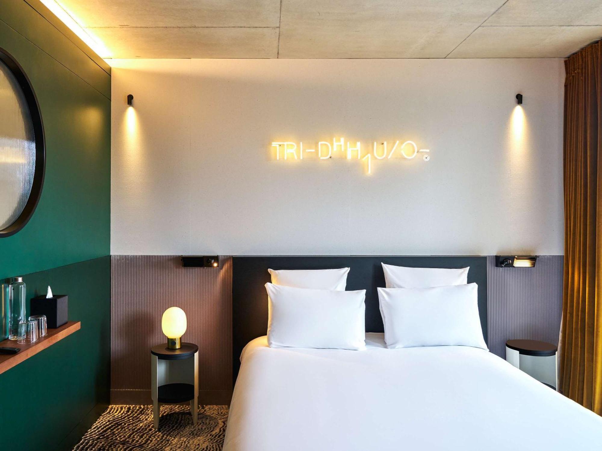 Tribe Paris Clichy Hotel Екстериор снимка