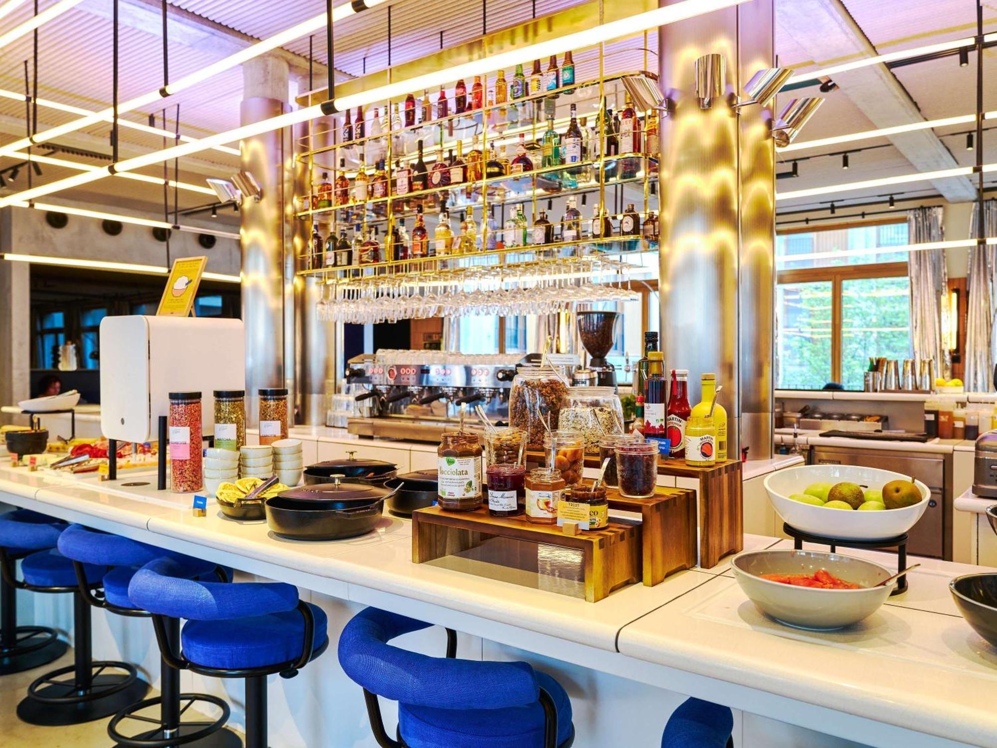 Tribe Paris Clichy Hotel Екстериор снимка